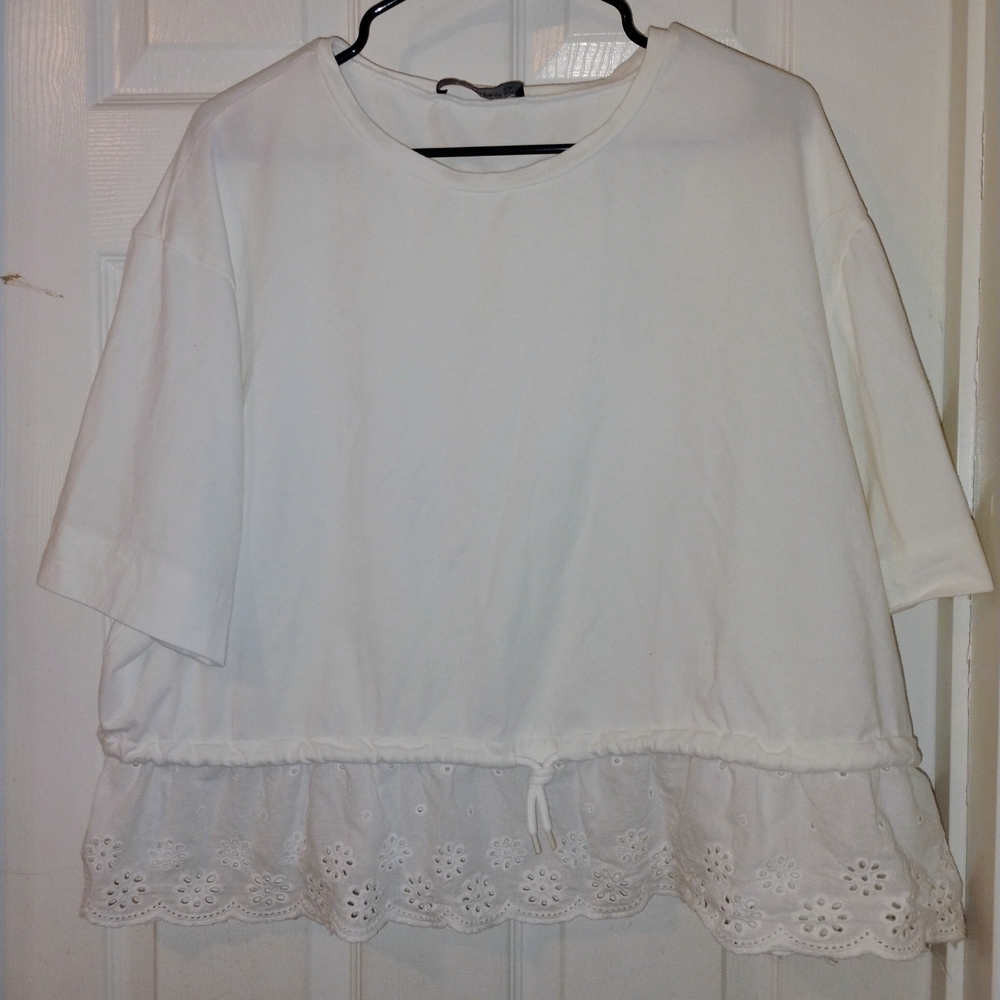 Simplee Apparel White Lace Trim Crop Top PTP 28"